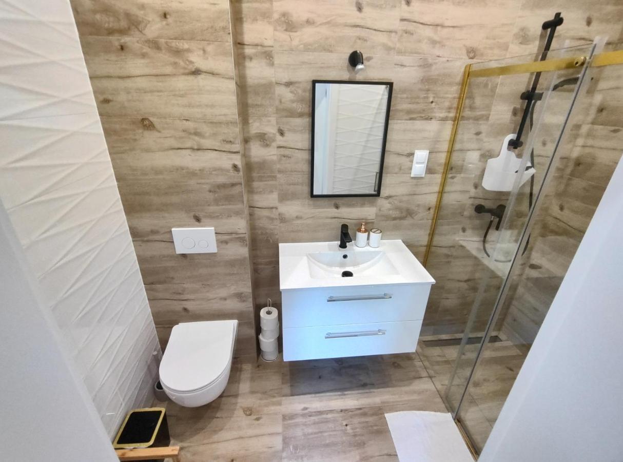 Apt Fiona4 Centrum700M Parking Bezplatny Monitorowany Salon Z Sypialnia Tv Lazienka Kuchnia Rekuperacja Karpacz Exteriör bild